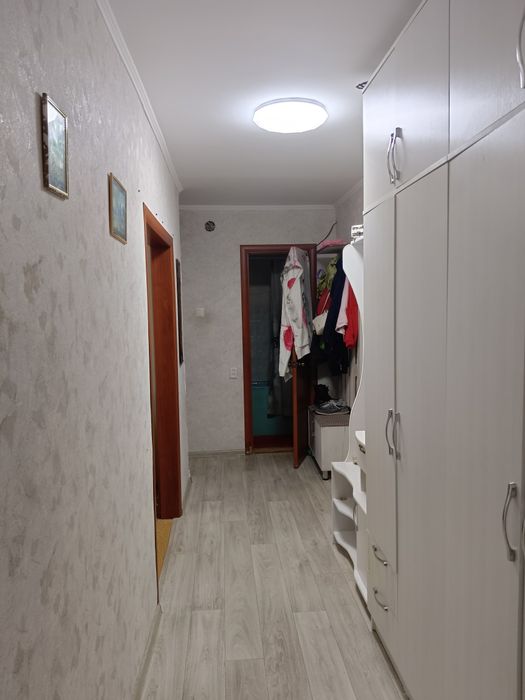 Продам 2 х комн, 5-8, 1 этаж.