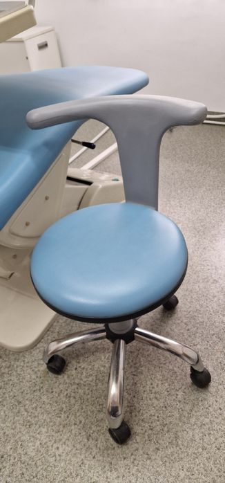 Vând unit dentar funcțional cu toate doc inclusiv contr de cumpărare