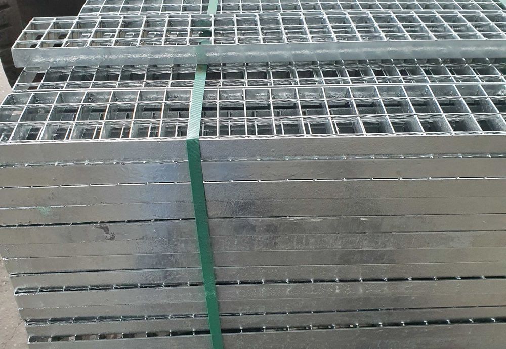 Метални решетки за канали