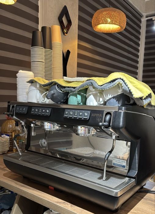 Продам кофемашину Simonelli appia life 2