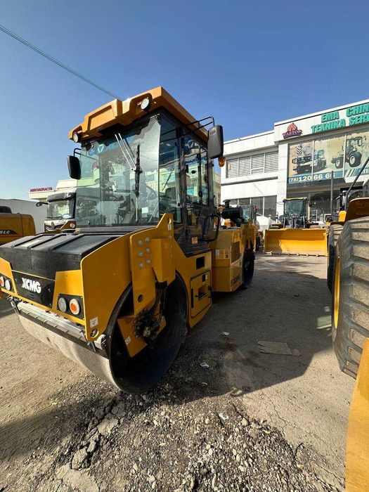 Каток XCMG  - XD83