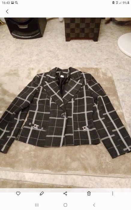 Продам 2 женских пиджака