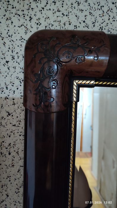Продается большое настенное зеркало