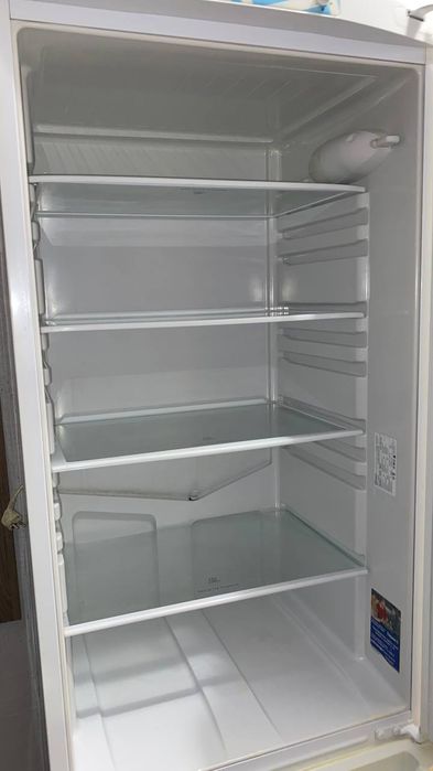 Продам холодильник. Требует ремонта