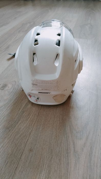 Продам шлем хоккейный Bauer