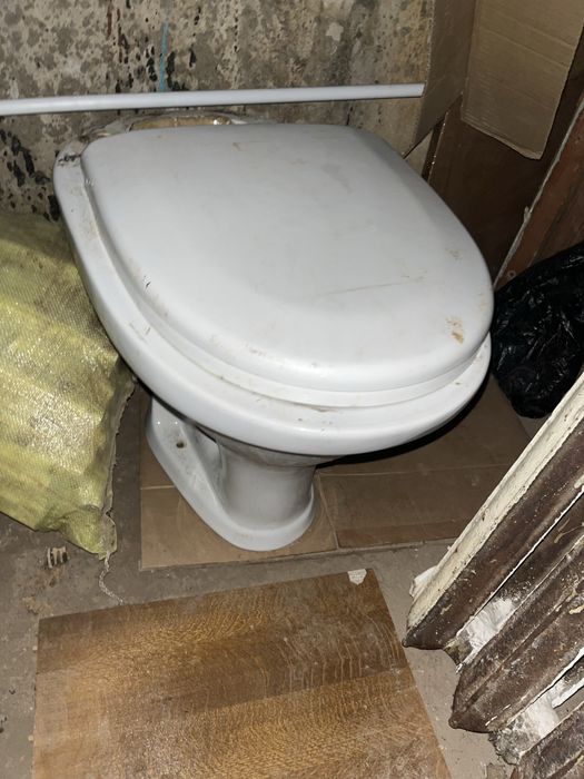 Продам унитазы, бачки, раковина