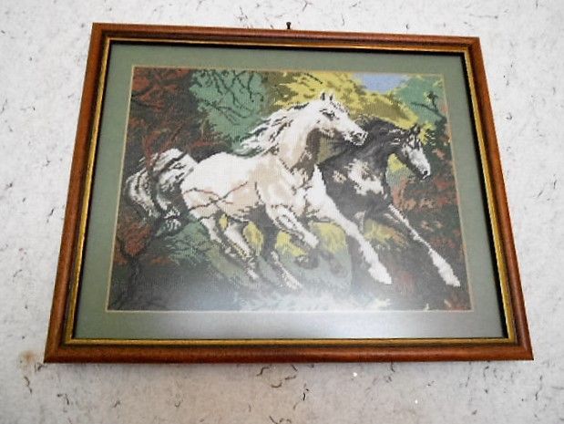 Гоблен ,,Коне в реката " ръчна изработка