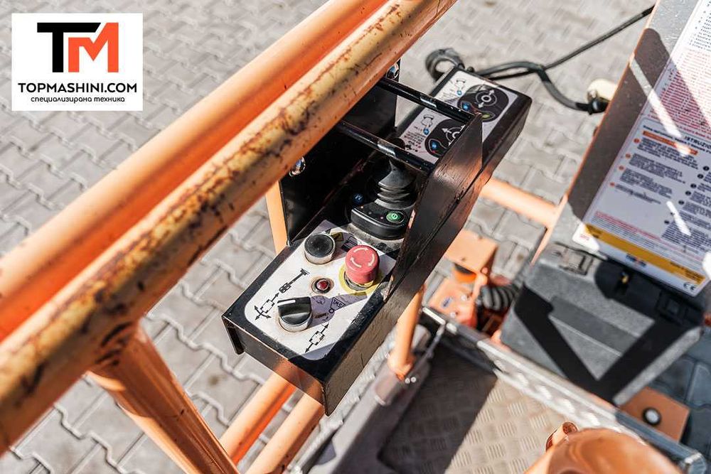 Ножична вишка (едномачтова) JLG 830SP