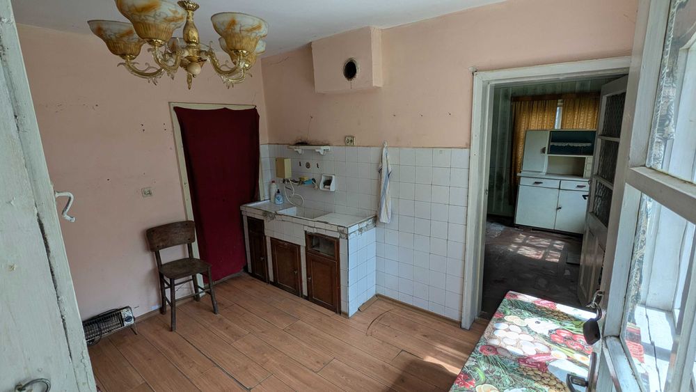 K – 1864 Две къщи в един двор в кв. Добровски