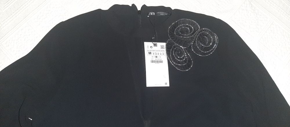 Bluza Zara  marimea M noua cu eticheta din voal negru