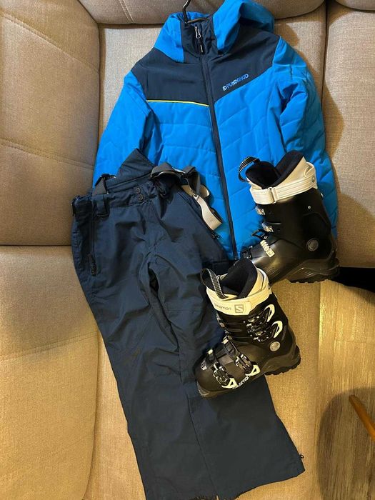 Vand  echipament de schi copii (geaca, pantaloni si clapari)
