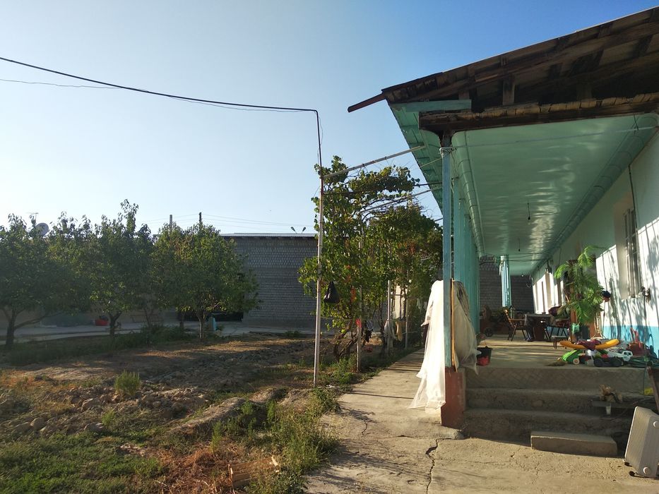 Кибрай туман Чинобод м.ф.й.да уй сотилади