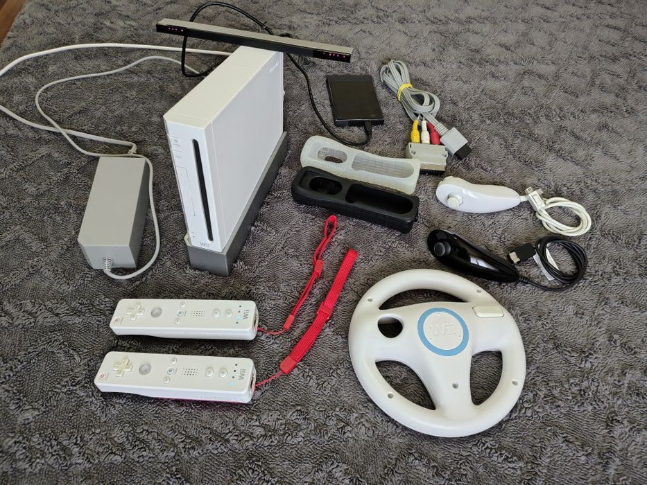 Jucarie Nintendo wii modat hdmi 100 jocuri perfect functional 
2 contro