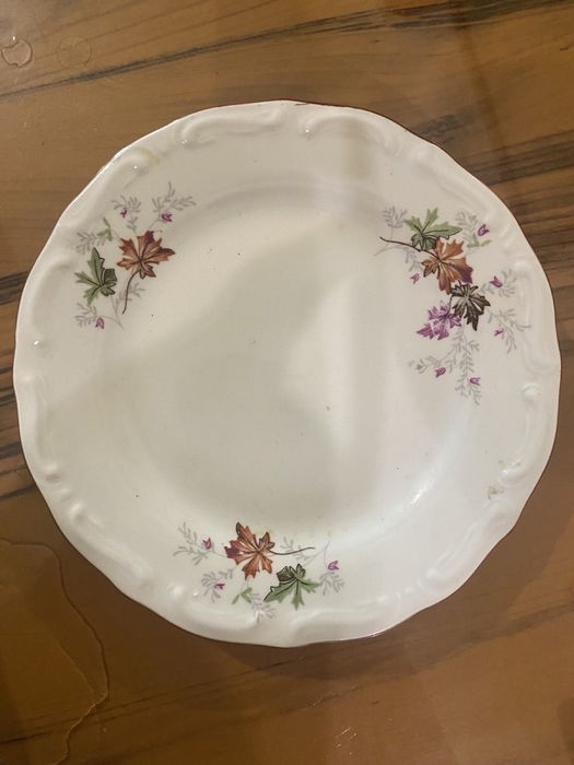 Комплект чинии на Изида 24части нови