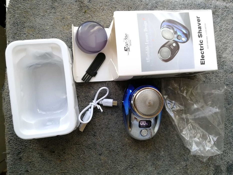 Продавам нова акумулаторна самобръсначка.