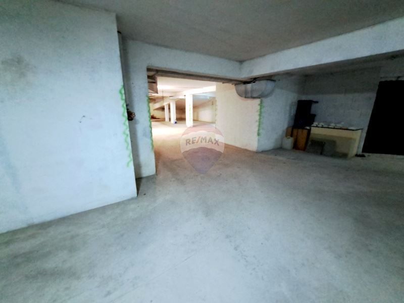 Подземно паркомясто под наем до Терапията, Варна Т4034