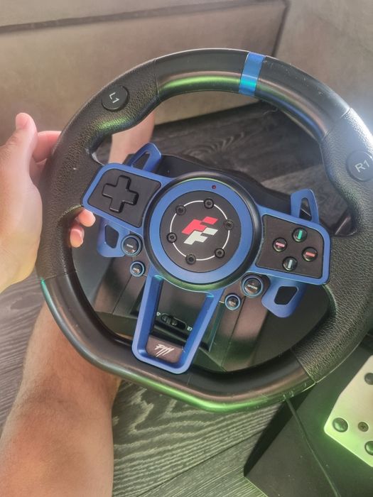 Vând volan gaming  funcționează