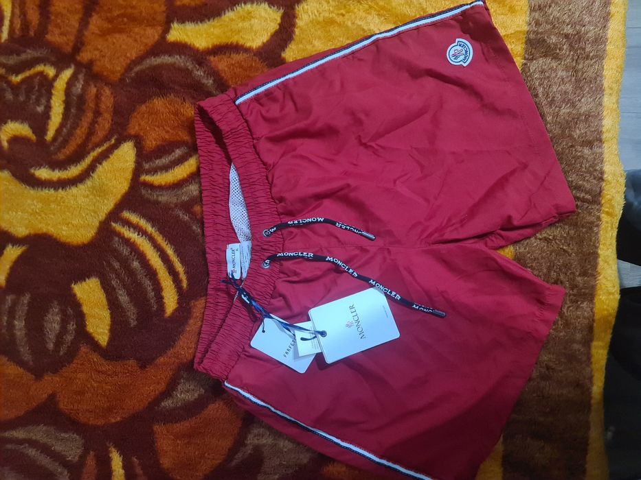 Къси панталони Монклер