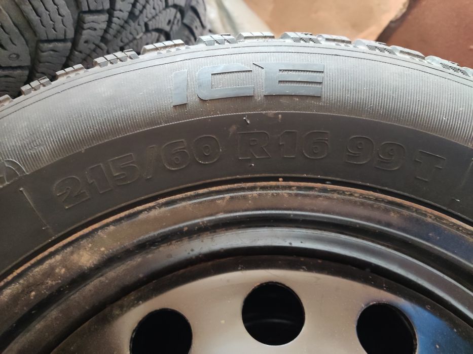 Зимние шины 215/60/r16 с диском
