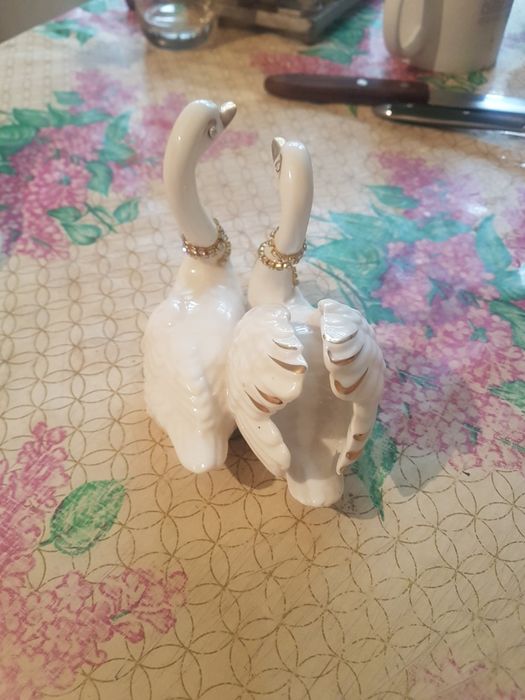 Продам фарфоровую статуэтку