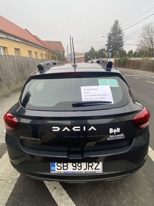 Inchiriez Dacia Sandero Stepway