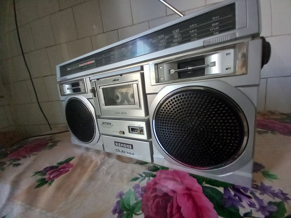 Radio casetofon  Siemens Club-74 și Samsung.