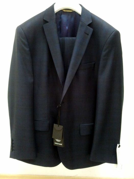 Костюмы фирменные