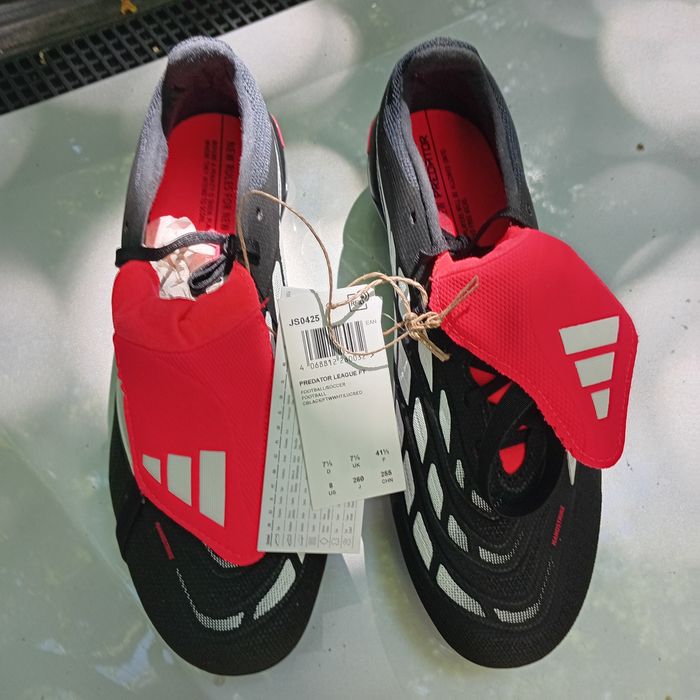 Ghete fotbal Adidas Predator 2025