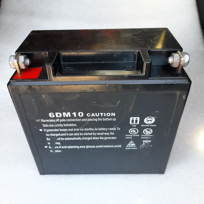 ACUMULATOR = (baterie) auto / moto .