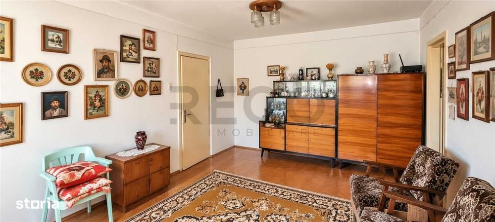 RECO Apartament semi-decomandat cu 3 camere