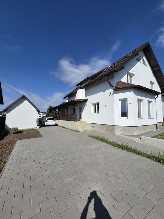 Vând casa în moara într-o zona liniștită