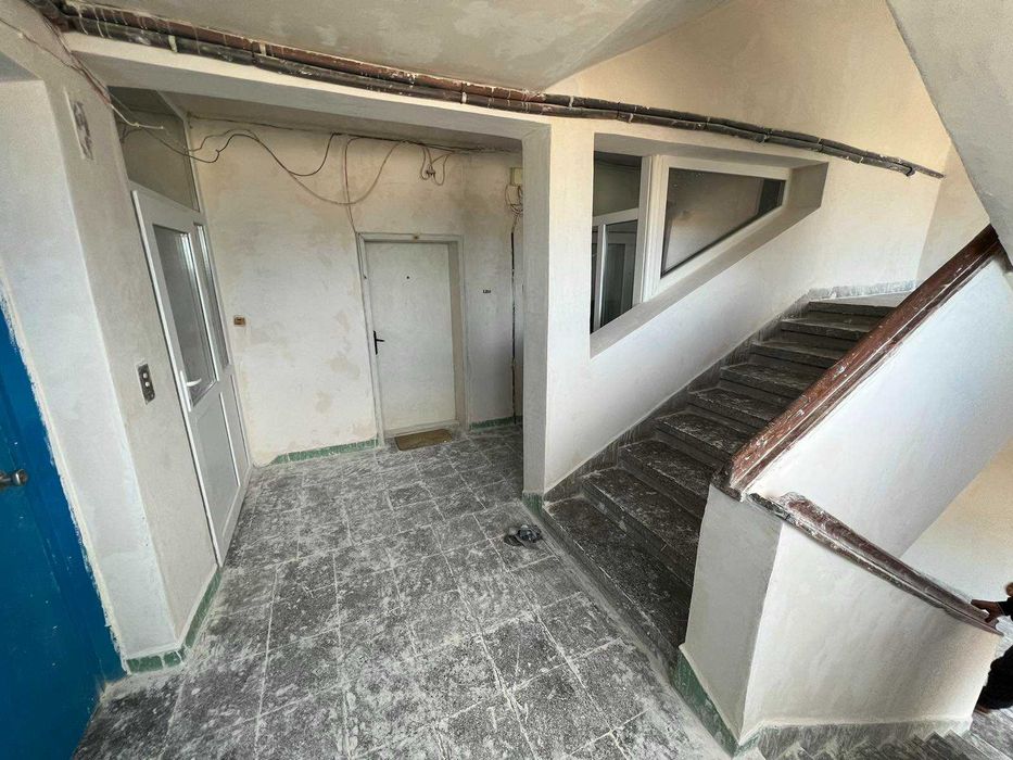 Продава се Двустаен апартамент в Омуртаг - 52 кв.м за 765 €/кв.м - Снимка #2