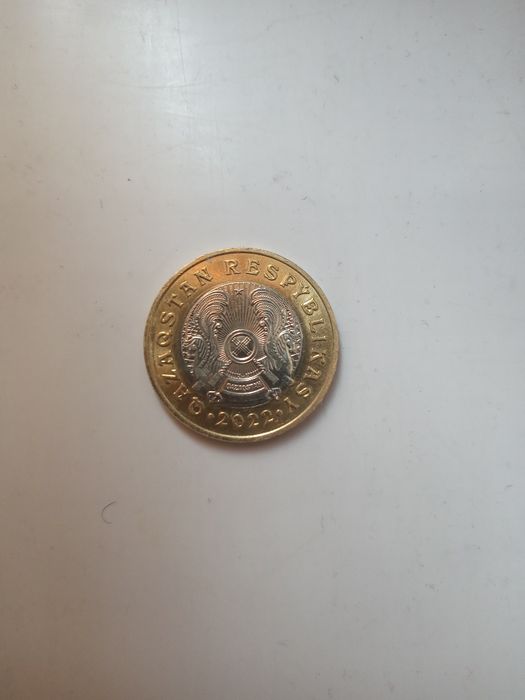 Необычный монета 100 тенг