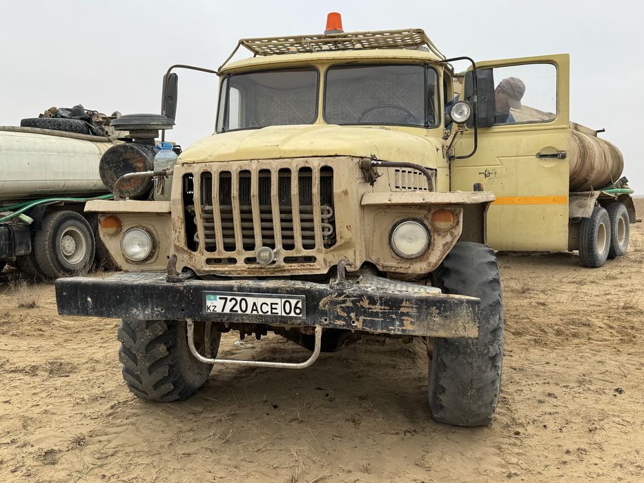 Продаётся Урал тягач с прицепом