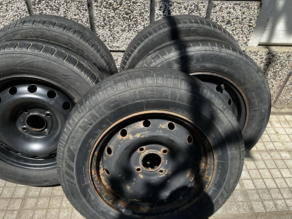 Продавам 4 джанти с 4 летни гуми 185/65R14 за citroen xsara Цената е за всичко