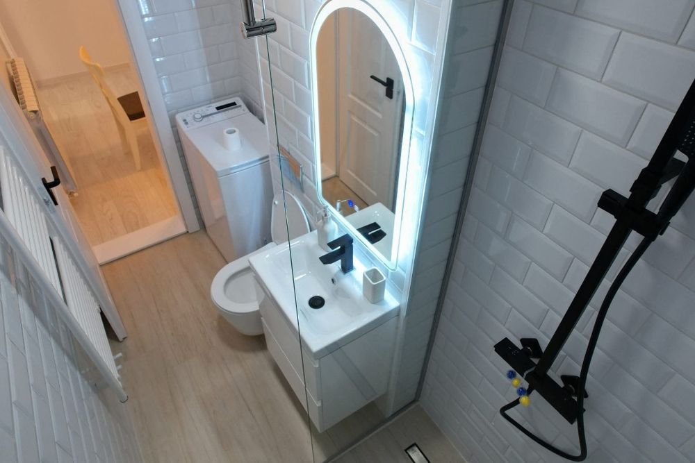 Vând apartament centrul stațiunii Băile Herculane