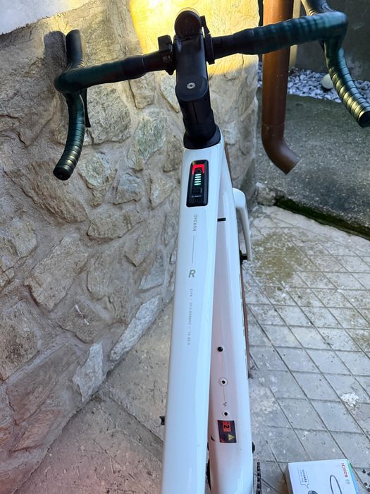 Bicicleta electrică cube nuroad hybrid 2025