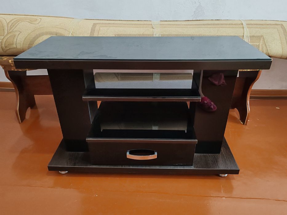 Полка под телевизор