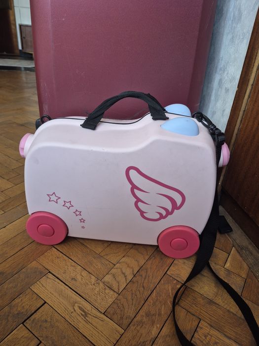Детски куфар с колела