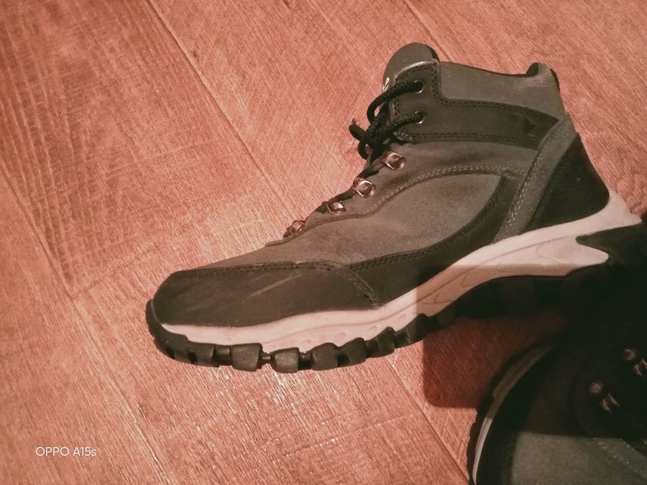 Продам зимние кроссовки 42 размер