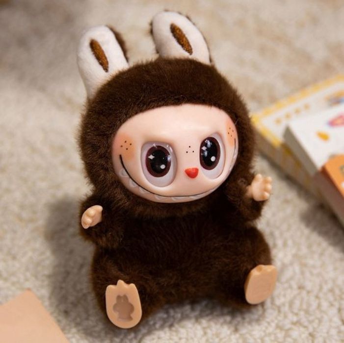 Ликвидация LaBubu, очарователен герой от вселената на Pop Mart. Продук