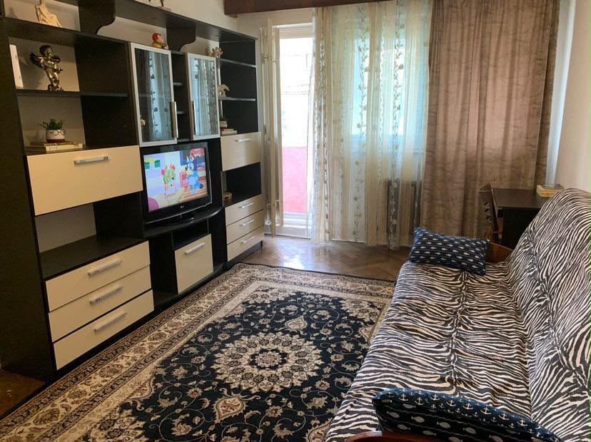 Inchiriez apartament