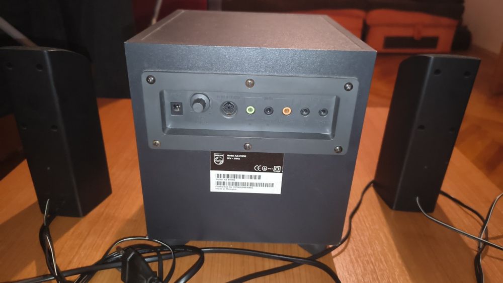 Sistem boxe Philips cu subwoofer-bass bonus