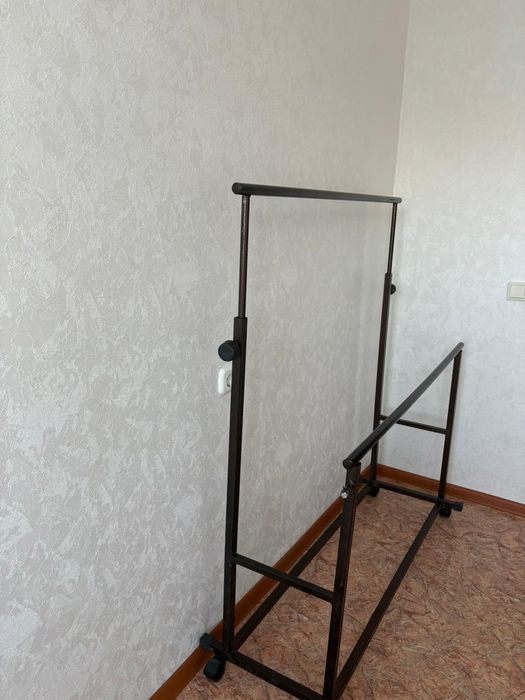 Ппродам вешалку большую