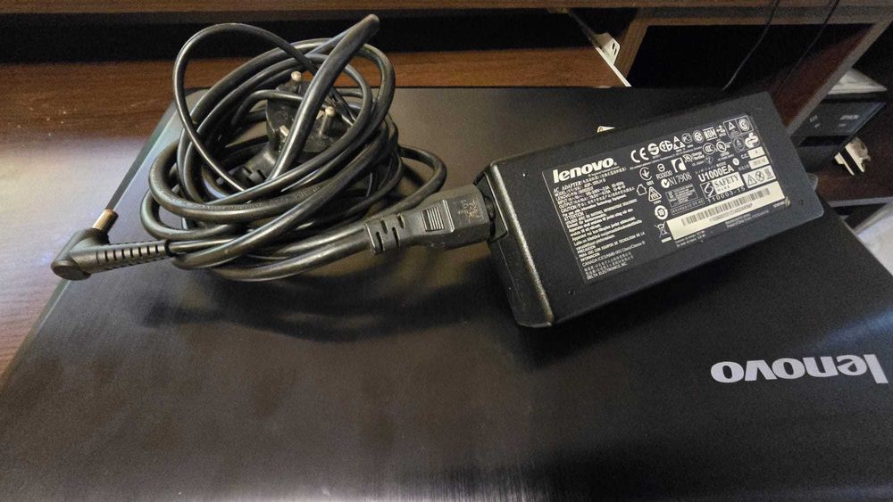 Laptop Lenovo Y580 taste luminoase I7 procesor toc si incarcator