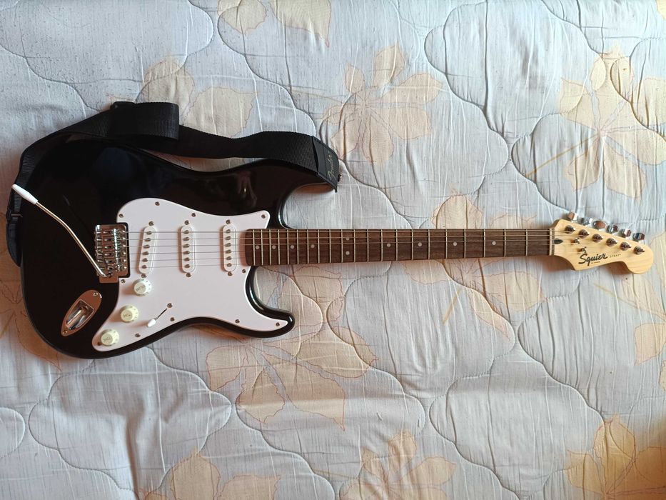 Set Chitara FENDER Squier Sonic Stratocaster Pack + Amplificator - NOU