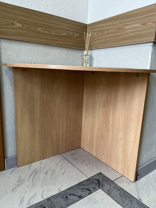 Два угловых стола