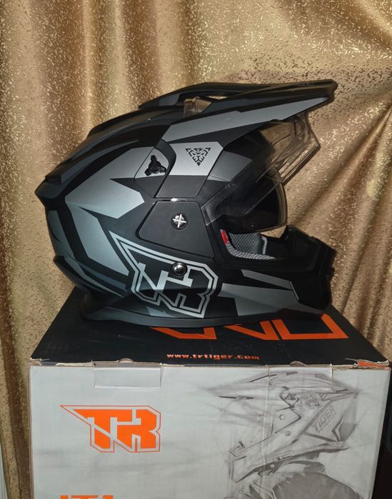 Продам мотошлем Tiger TR 01