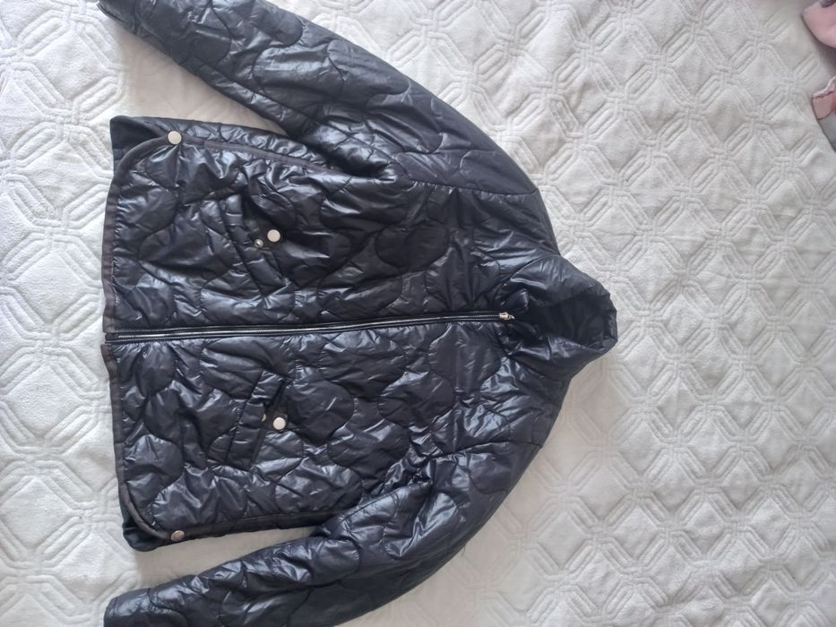 Продам куртки весна