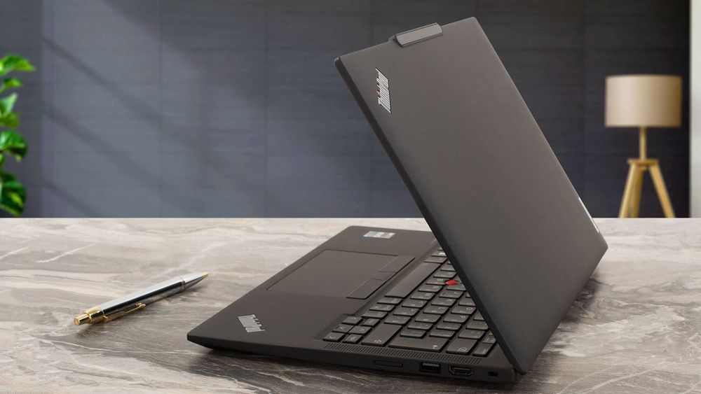 13.3’FHD+IPS Ryzen 5 PRO 7540u Lenovo Thinkpad Х13 Gen4 16GB DDR5 256GB Гаранци